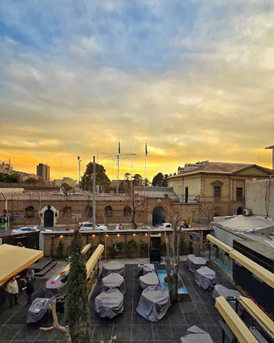 کافه رستوران عمارت منشا