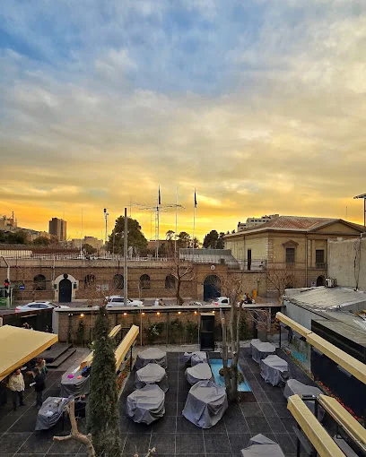 کافه رستوران عمارت منشا